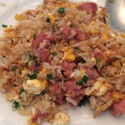 ข้าวผัดแหนม