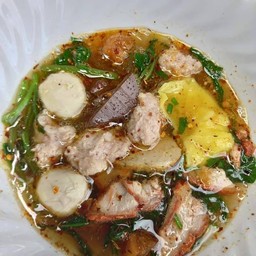 เตี๋ยวต้มยำเกี๊ยว หมูแดงหมูเด้ง