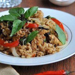 กระเพราคลุกข้าว