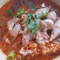 ก๋วยเต๋ียว เส้นเล็กเย็นตาโฟต้มยำพิเศษ (ชิมก่อนปรุง)