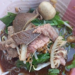 ก๋วยเตี๋ยวเนื้ิอน้ำตก