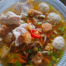 เกี๊ยวหมูสดลูกชิ้นต้มยำน้ำใสเด็ดๆ