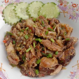 ขาหมูตุ๋นผัดพริกเกลือ ราดข้าว