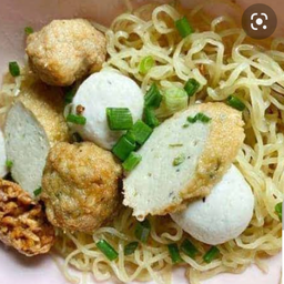 ก๋วยเตี๋ยว+ลูกชิ้นรวม
