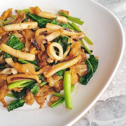 ผัดซีอิ้ว ปลาหมึก.