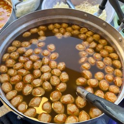 ขนมจีนน้ำยา ตลาดไนท์วัดบูรพ์