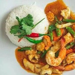 ผัดพริกแกงรวมมิตร