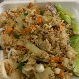 ข้าวผัดปลาหมึก