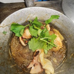 ปลาหมึกอบวุ้นเส้น