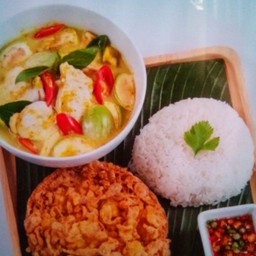 [ร้านไข่เจียวทรงเครื่อง] ข้าวไข่เจียวฟู+ แกงเขียวหวานไก่