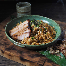 ข้าวผัดปลาแห้ง