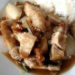 ข้าวหมูกรอบน้ำมันหอย