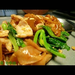 ผัดซีอิ้วเส้นใหญ่รวมมิตร