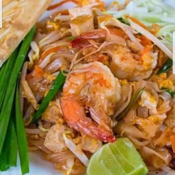 ผัดไทกุ้งสด