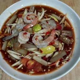 ส้มตำปูปลาร้าไหลบัวกุ้งสดกุ้งสุก