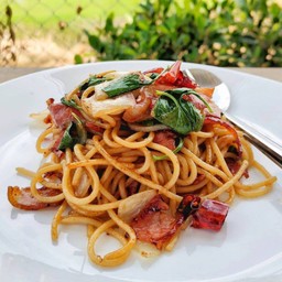 สปาเกตตี้เบคอนพริกแห้ง