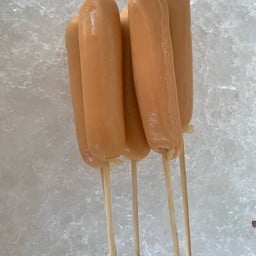 ลูกชิ้นทอดน้ำจิ้มรสเด็ด