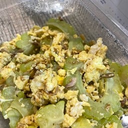 มะระผัดไข่