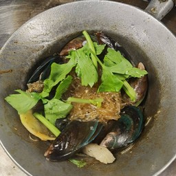 หอยแมงภู่อบวุ้นเส้น