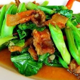 ข้าวคะน้าหมูกรอบน้ำมันหอย