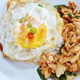 ข้าวราดกะเพราไก่ (ไม่แถมไข่ดาว)