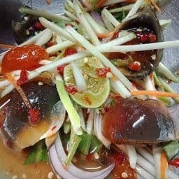 ยำมะม่วงไข่เยี่ยวม้า