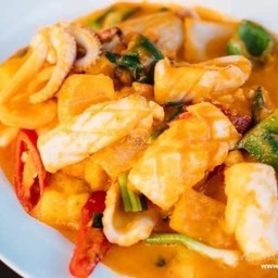 ปลาหมึกผัดไข่เค็ม