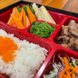 ข้าวเบนโตะเนื้อสไลด์ย่าง