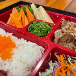 ข้าวเบนโตะหมูสไลด์ย่าง