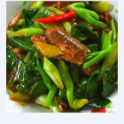 Kale With Canned Fish (Topped With Rice)