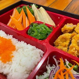 ข้าวเบนโตะไก่คาราเกะ