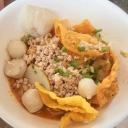 ก๋วยเตี๋ยวแห้งหรือแห้งยำ