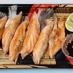 ครีบปลาย่างเกลือชมพูพร้อมข้าว