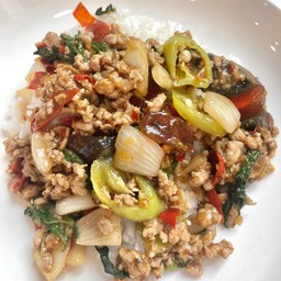 กะเพราไข่เยี่ยวม้าหมูสับ(กะเพรากรอบ)