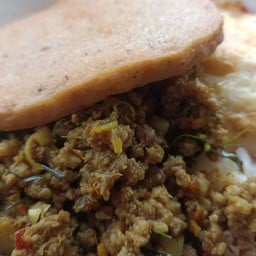 กระเพรายำแซ่บ