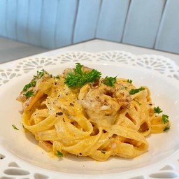 Fettuccine Alfredo (เฟตตูชินี่ อัลเฟรโด)   มีแต่เส้นสปาเก๊ตตี้ค่ะ