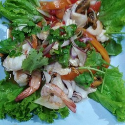 ยำรวมิตรทะเล