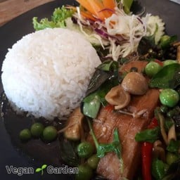 ปลากะพงเจผัดฉ่า ราดข้าว