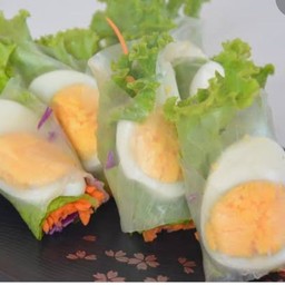 โรลไข่ต้ม