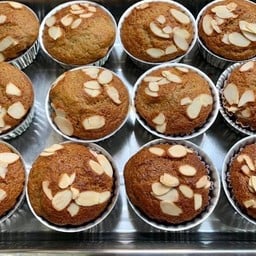 ลื่นคอ คาเฟ่