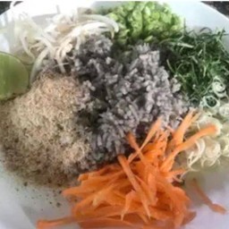 ข้าวยำใบยอ