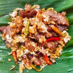 หมี่คลุกรสเด็ด หมูทอดกระเทียมพริกสด อาหารจานด่วน by เอช
