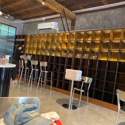 บริเวณภายในร้านตกแต่งสวยงาม