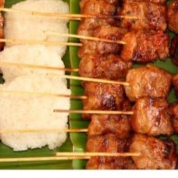 อ้อมเเอ้ม ร้าน xxl กันเอง หมูปิ้งนมสด  กาแฟโบราณ( 6385/4289 ร้าน xxl กันเอง กาดน้ำทอง ถ.บายพาสน้ำทองเส้นอินคา
