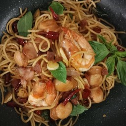 สปาเก็ตตี้ผัดพริกแห้งรวมสามสหาย