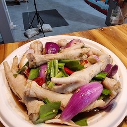 ยำตีนไก่