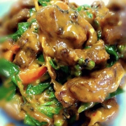 ปลาดุกทอดกรอบผัดเผ็ด 240