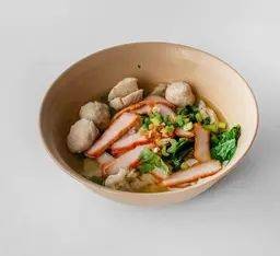 บะหมี่ลูกชิ้น+หมูแดงน้ำต้มยำ