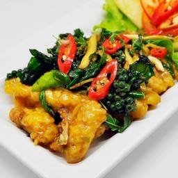 เนื้อปลากระพงผัดพริกไทยอ่อน