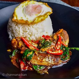 ข้าวกะเพราปลากระป๋อง